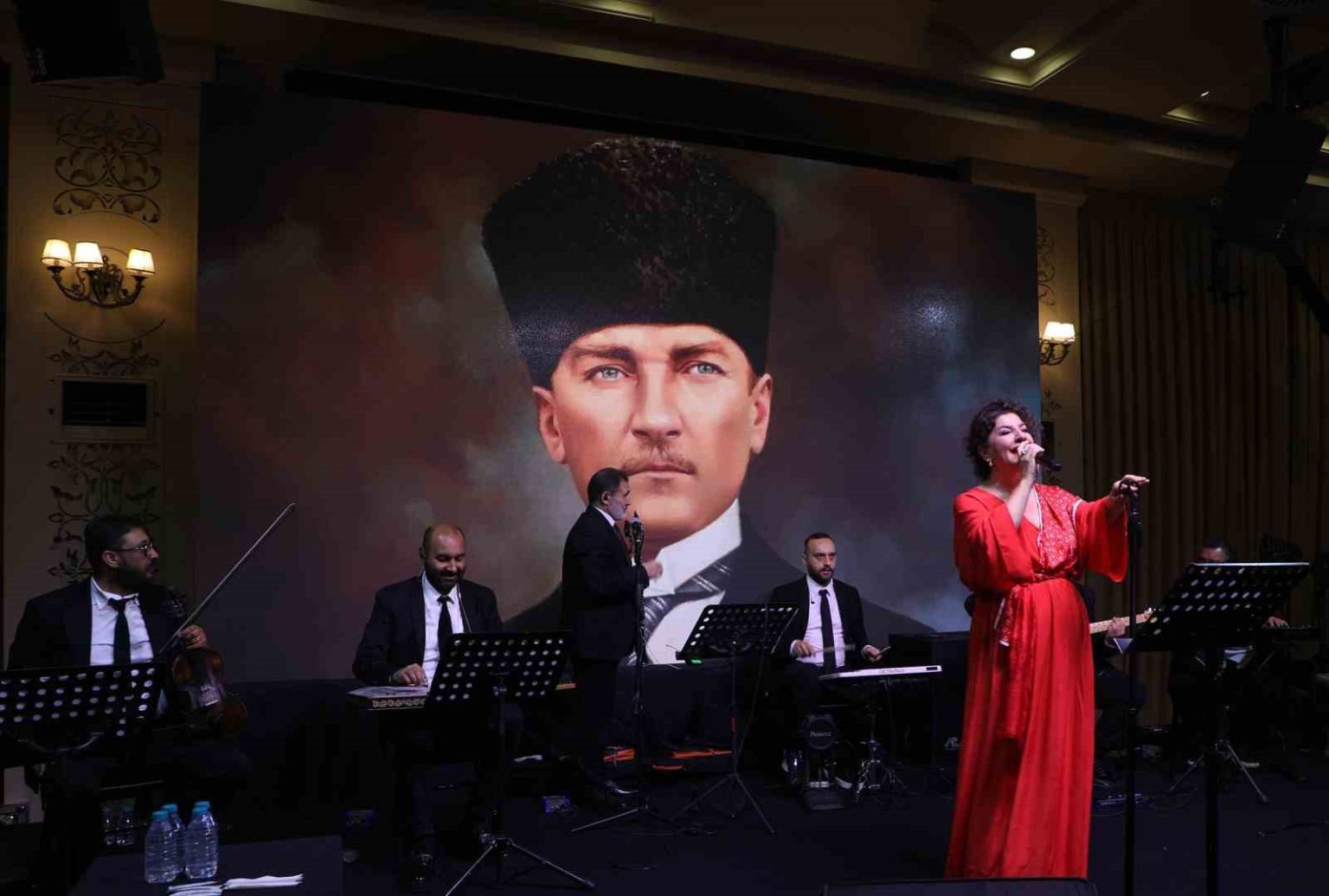 cumhuriyetin-102inci-yili-buyukcekmecede-coskuyla-kutlandi