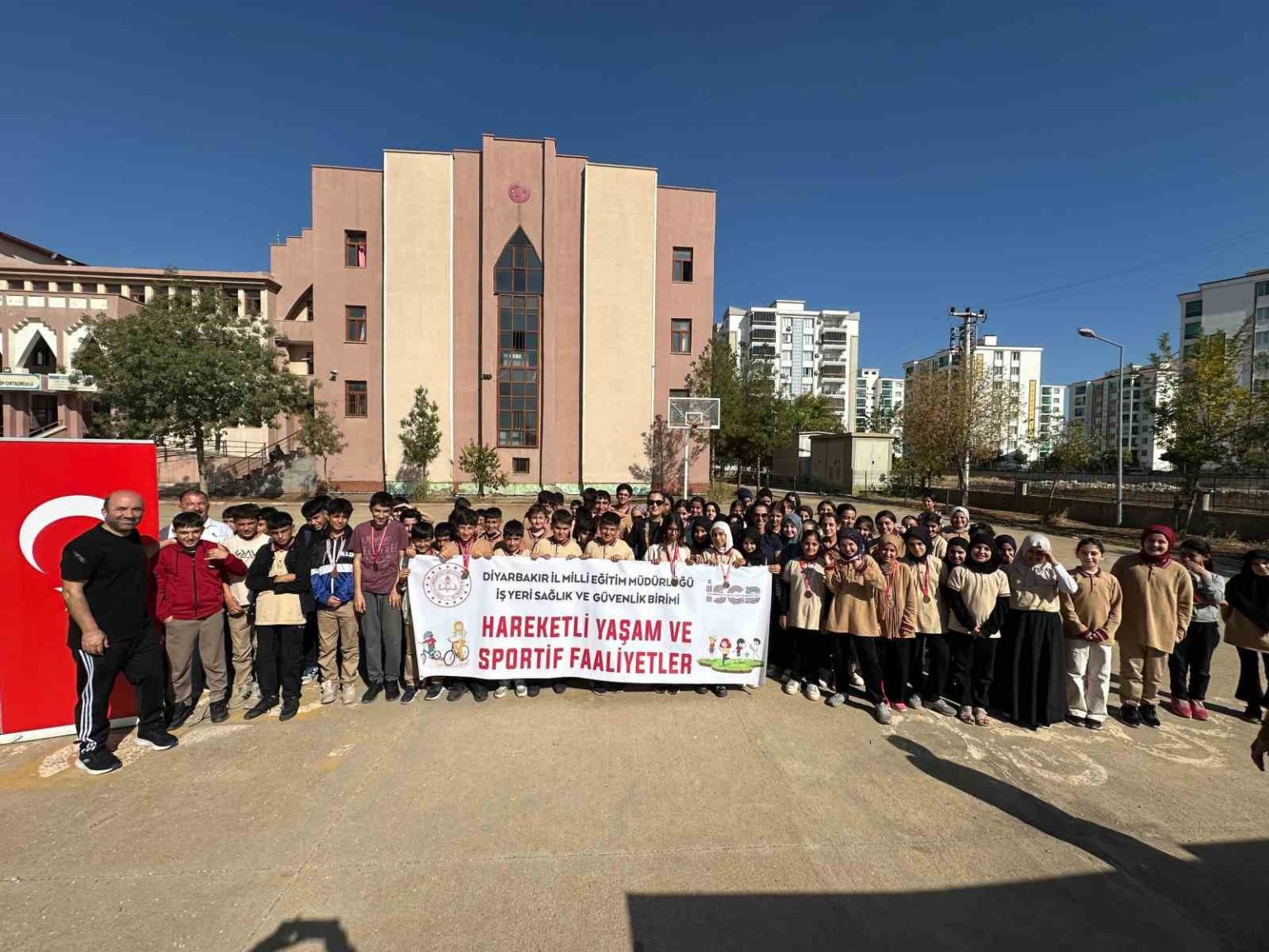 diyarbakirda-29-ekim-cumhuriyet-bayrami-lazer-run-yarismasi-duzenlendi