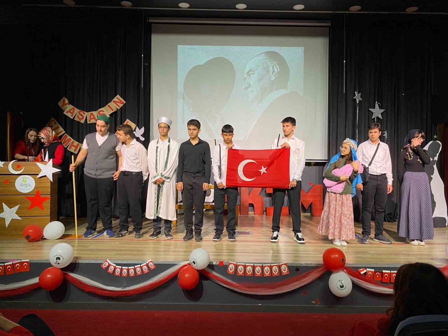 doga-kolejinde-cumhuriyet-bayrami-coskusu