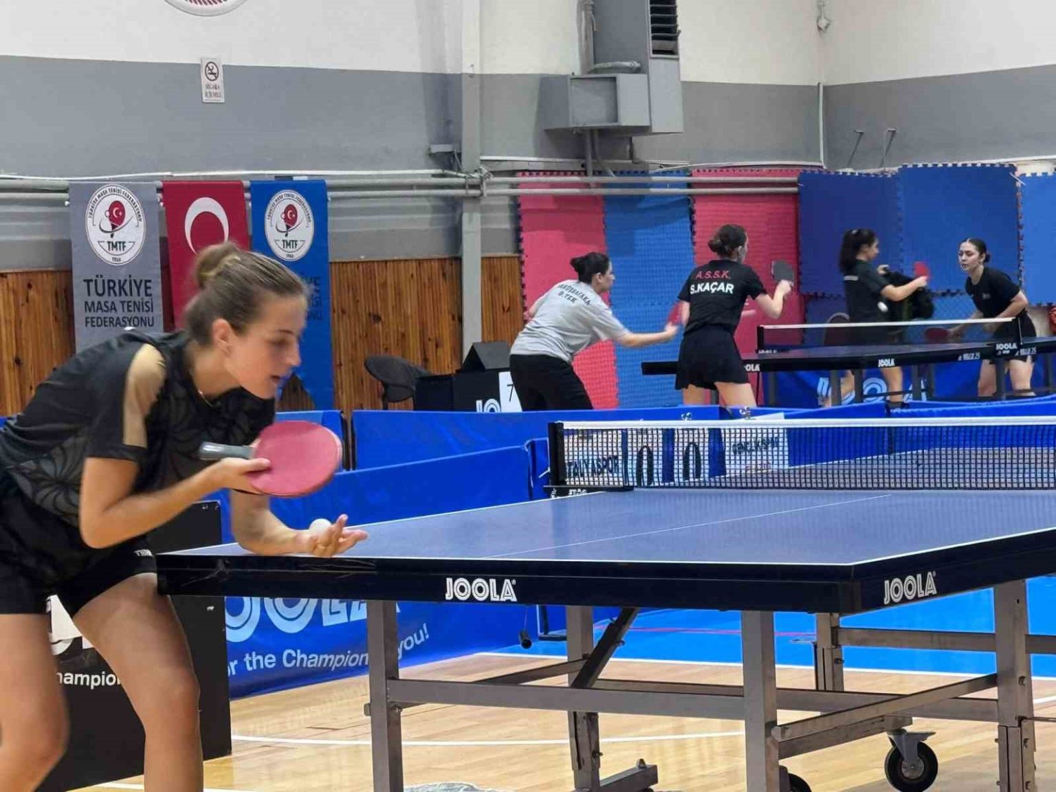 elazigda-masa-tenisi-kadin-takimindan-buyuk-basari