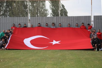 elazigspor-dev-turk-bayragi-acti