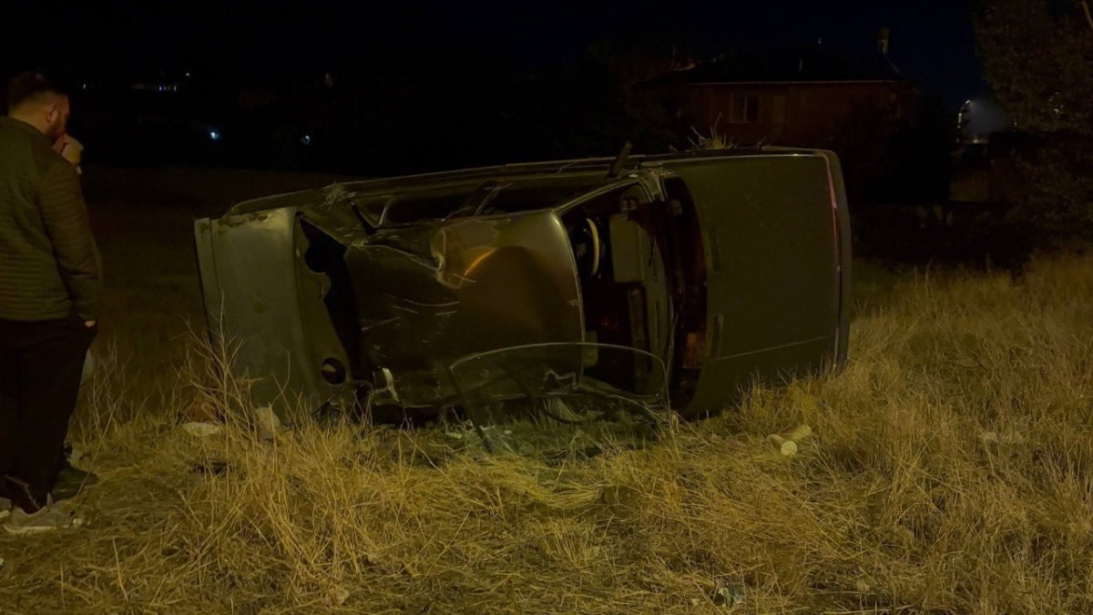 erzincanda-takla-atan-otomobilin-surucusu-yaralandi