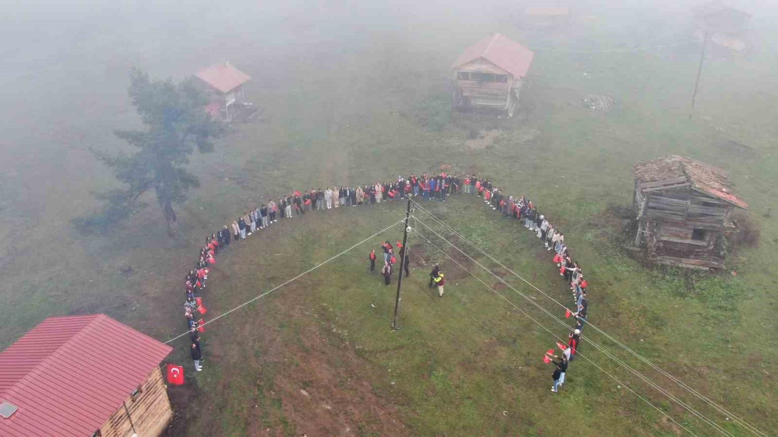 essiz-manzaraya-sahip-yaylada-cumhuriyet-bayrami-coskusu