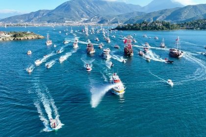 fethiyede-cumhuriyetin-102-yili-deniz-ve-kara-kortejiyle-coskuyla-kutlandi