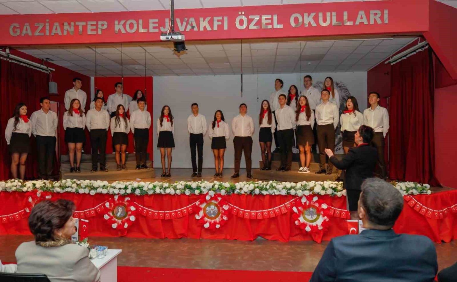 gaziantep-kolej-vakfi-ozel-okullarinda-cumhuriyet-bayrami-coskusu