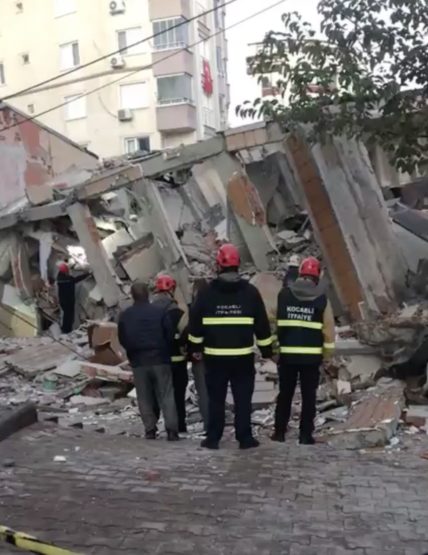 gebzede-bina-coktu-cok-sayida-ekip-sevk-edildi