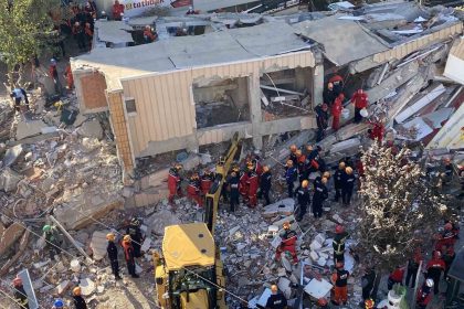 gebzede-coken-binada-enkaz-altinda-kalan-aile-fertlerinin-kimlikleri-belli-oldu