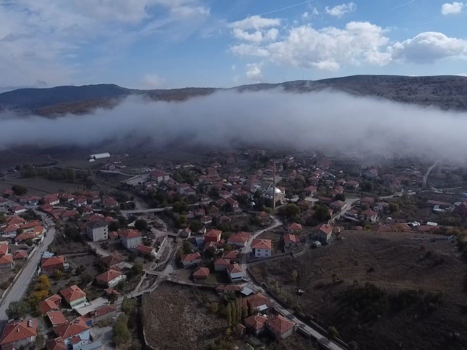 gokyuzunu-kaplayan-sis-kartpostallik-manzara-olusturdu