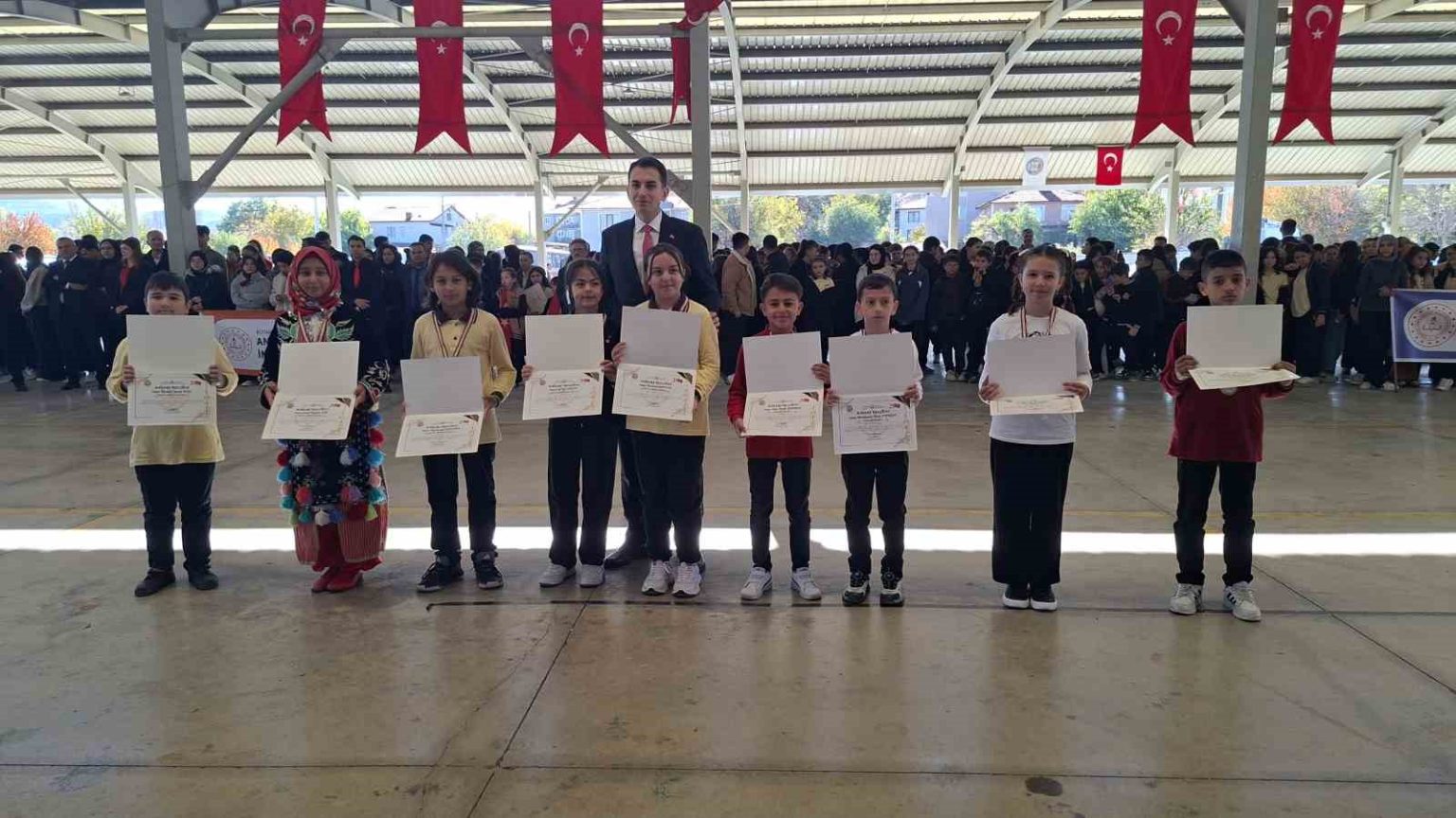 hisarcikta-basarili-ogrenciler-odullendirildi