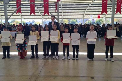 hisarcikta-basarili-ogrenciler-odullendirildi