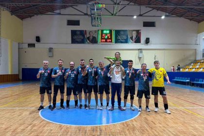 il-saglik-mudurlugu-voleybol-takimi-aydinda-sampiyon-oldu