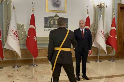 istanbul-valisi-davut-gul-cumhuriyetin-102inci-yildonumunde-tebrikleri-kabul-etti