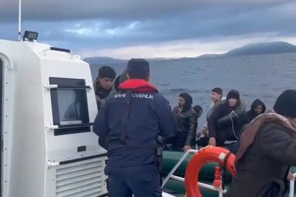 izmir-aciklarinda-51-duzensiz-gocmen-yakalandi-84-gocmen-kurtarildi