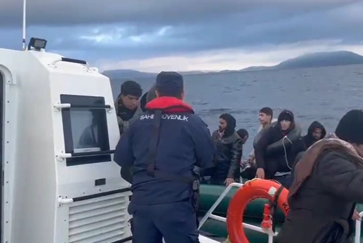 izmir-aciklarinda-51-duzensiz-gocmen-yakalandi-84-gocmen-kurtarildi