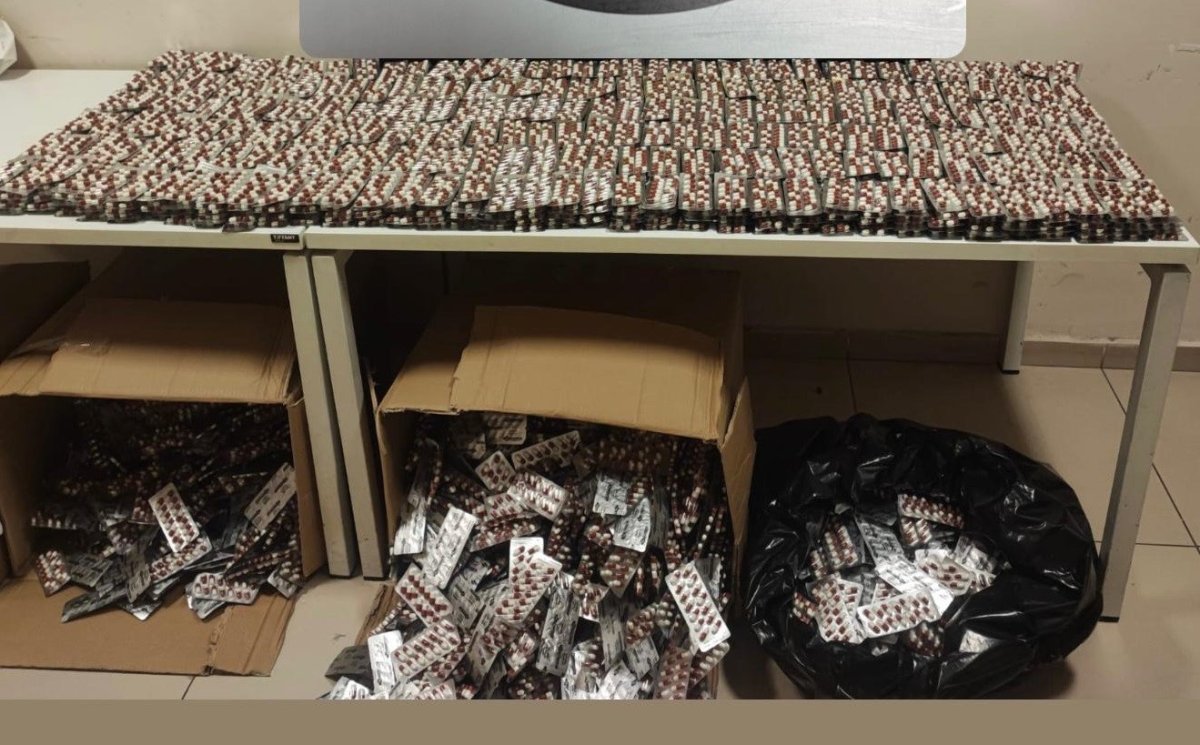 izmirde-binlerce-uyusturucu-nitelikli-hap-ele-gecirildi