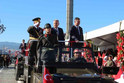 izmirde-cumhuriyet-bayrami-coskusu