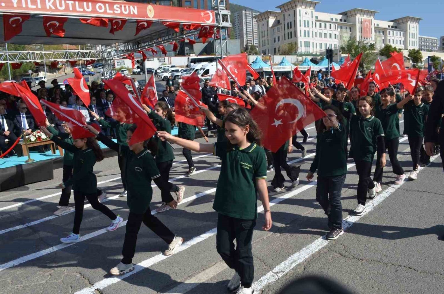 kahramanmarasta-cumhuriyet-bayraminin-102-yil-donumu-kutlandi