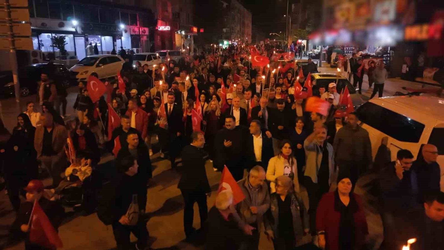 kirikkalede-binlerce-kisi-cumhuriyet-icin-yurudu