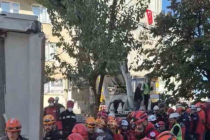 kocaelide-coken-binanin-enkazindan-2-kisinin-cansiz-bedeni-cikarildi