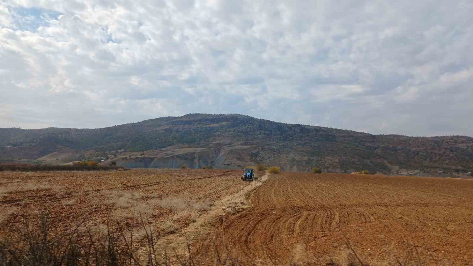 kulp-ilcesinde-ciftciler-ekim-mesaisine-basladi