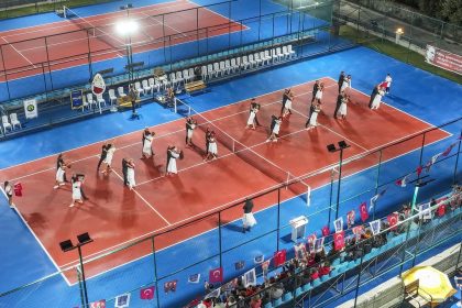 kusadasinda-cumhuriyet-coskusu-kortlara-tasindi