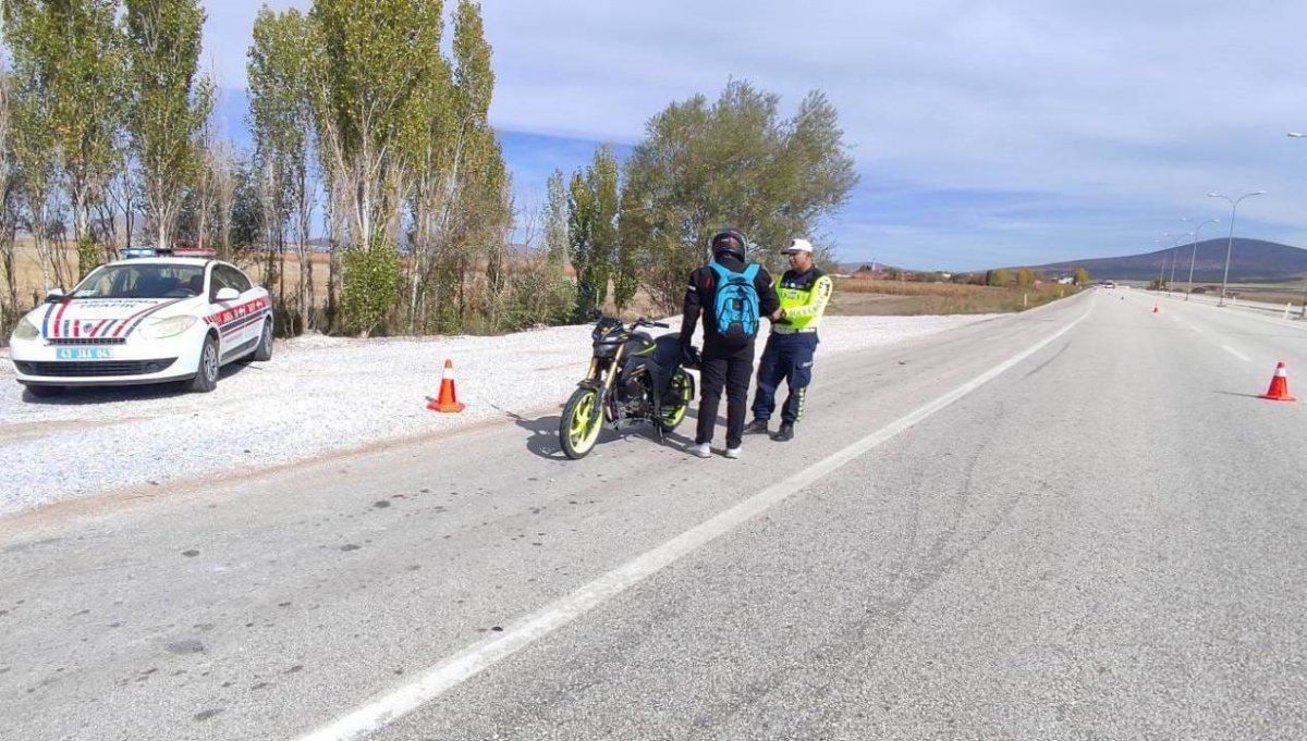 kutahyada-jandarmadan-motosiklet-ve-motorlu-bisiklet-denetimi