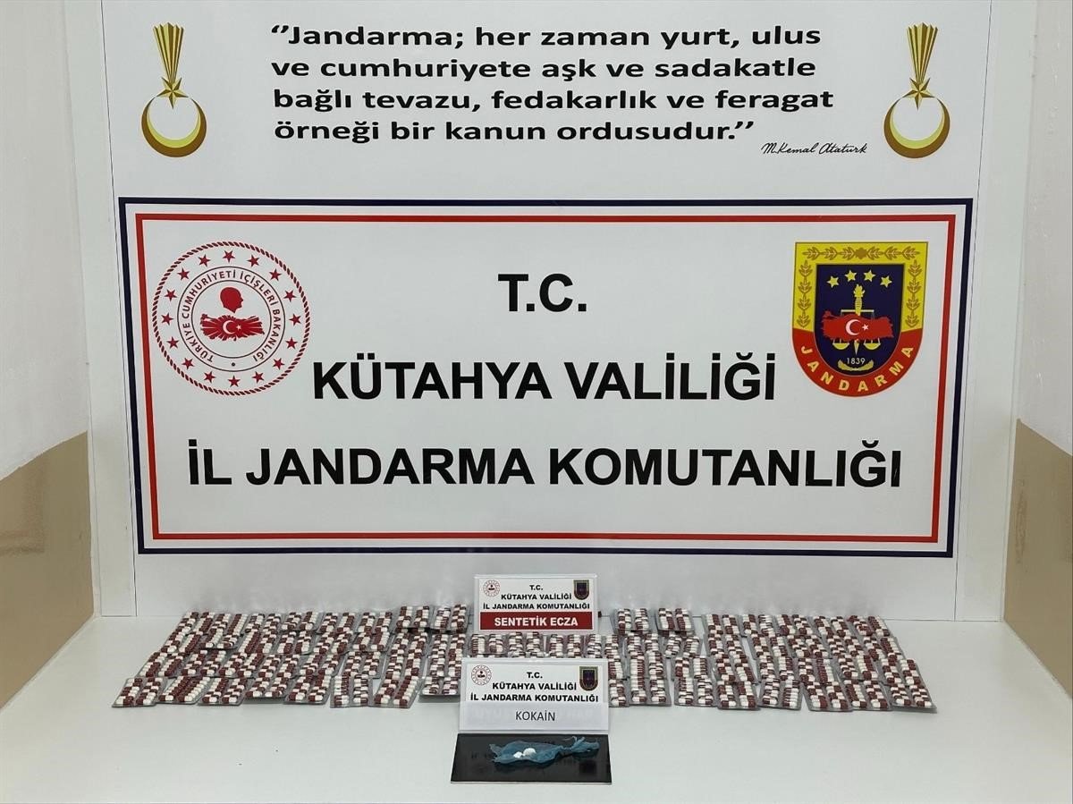 kutahyada-jandarmadan-uyusturucu-operasyonu-2-supheli-tutuklandi