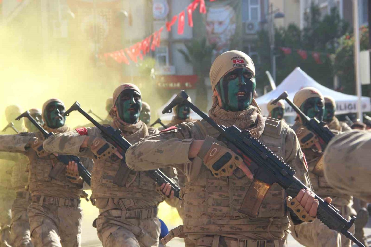 manisada-jandarmanin-tufekli-gosterisi-nefesleri-kesti