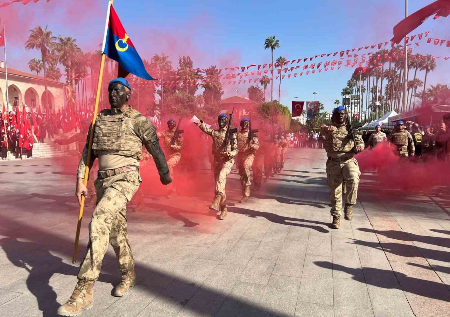 mersinde-cumhuriyet-bayrami-renkli-gosterilerle-kutlandi