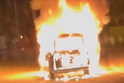 motor-kismi-alev-alan-arac-saniyeler-icinde-ates-topuna-dondu