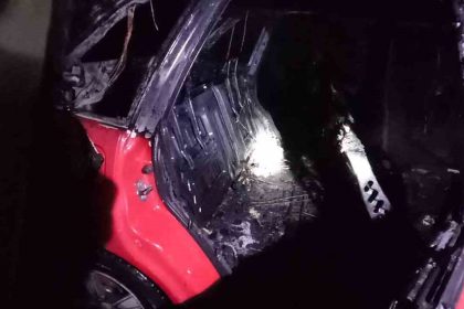 musta-seyir-halindeki-otomobil-alev-aldi