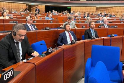 nevsehir-belediye-baskani-ari-hep-birlikte-ayaga-kalkip-one-minute-demeliyiz