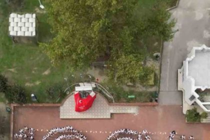 ogrenciler-cumhuriyetin-102-yilini-cizdi