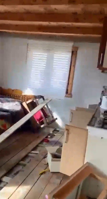 rize-yaylalarinda-ayi-panigi-20-ev-talan-edildi