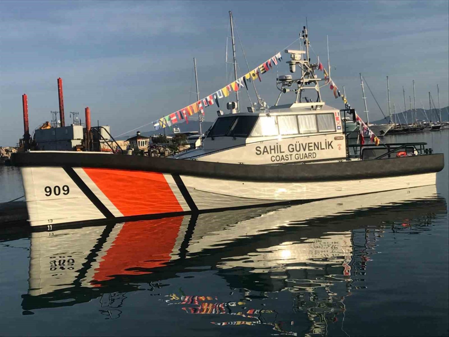 sahil-guvenlik-botu-ziyarete-acildi