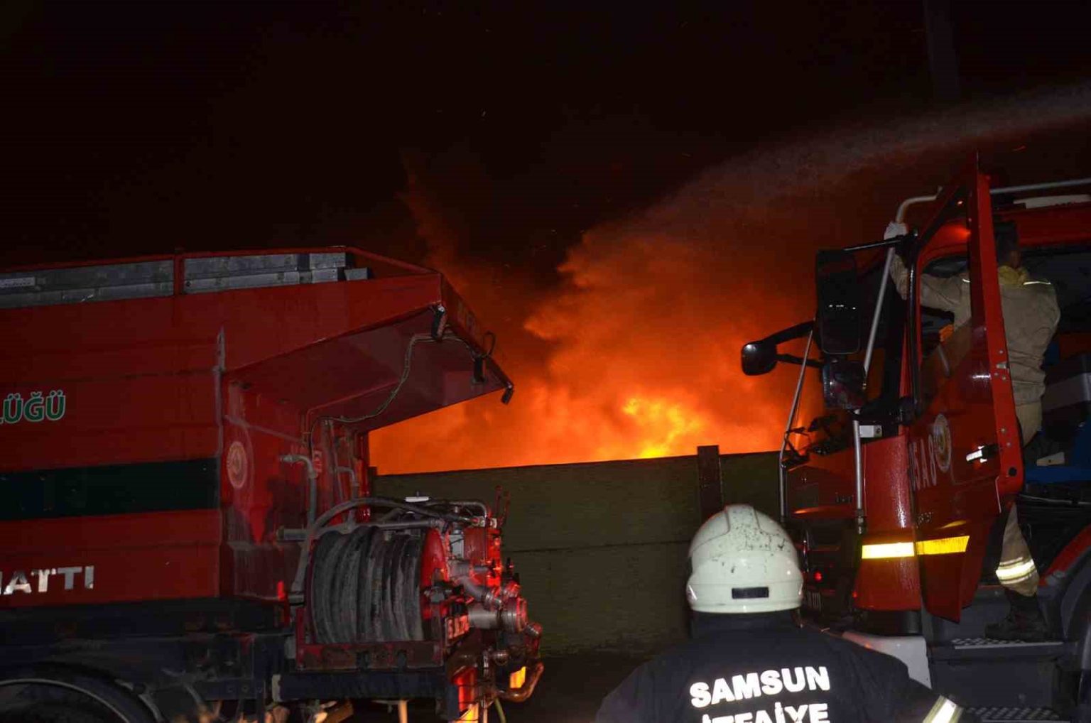 samsun-bafra-osbde-geri-donusum-tesisinde-yangin