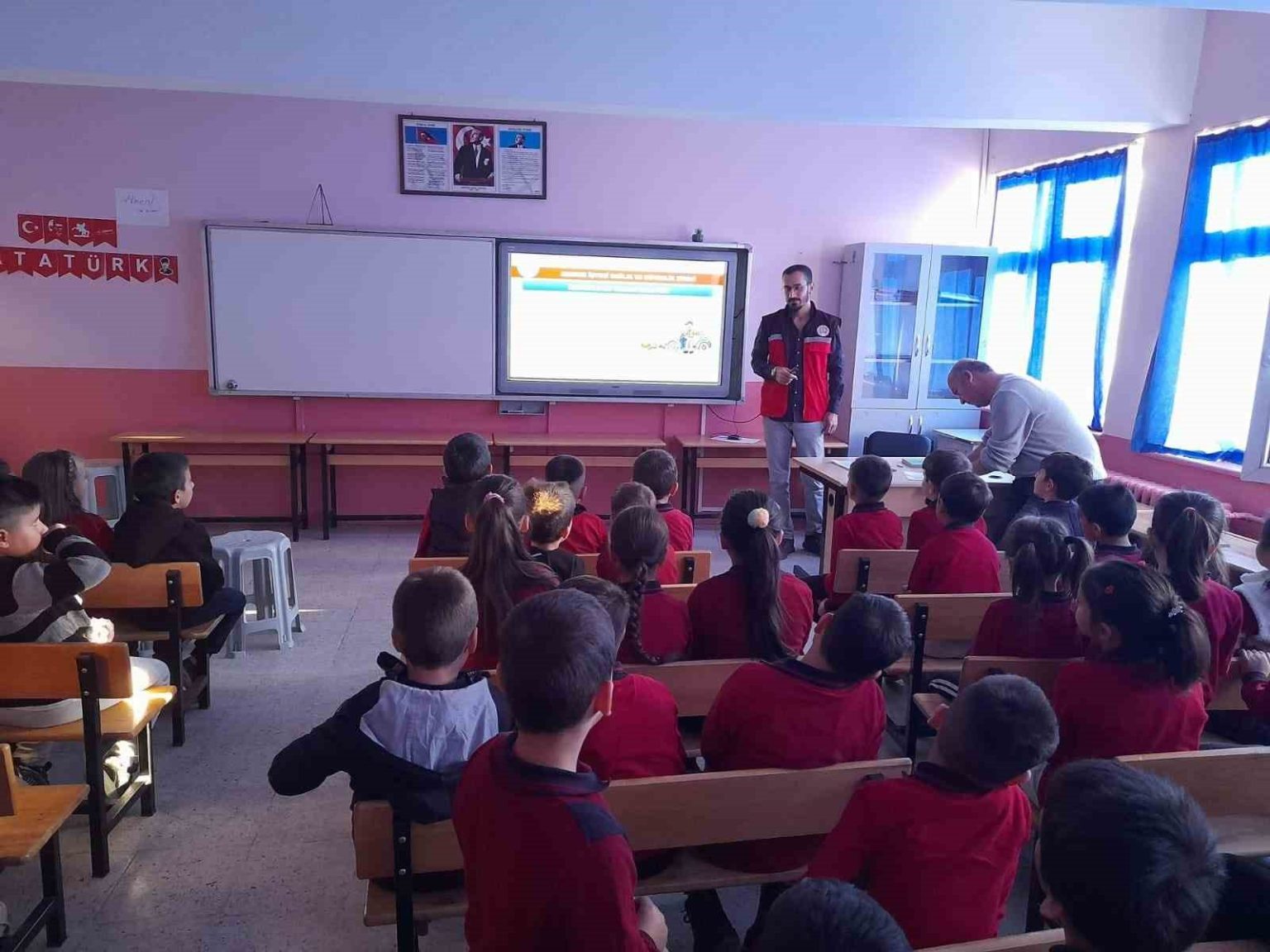 sandiklida-ogrenci-ve-velilere-ilk-yardim-egitimi