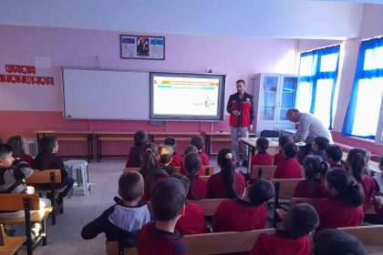 sandiklida-ogrenci-ve-velilere-ilk-yardim-egitimi