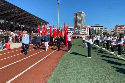 sarigol-ve-alasehirde-cumhuriyet-coskusu