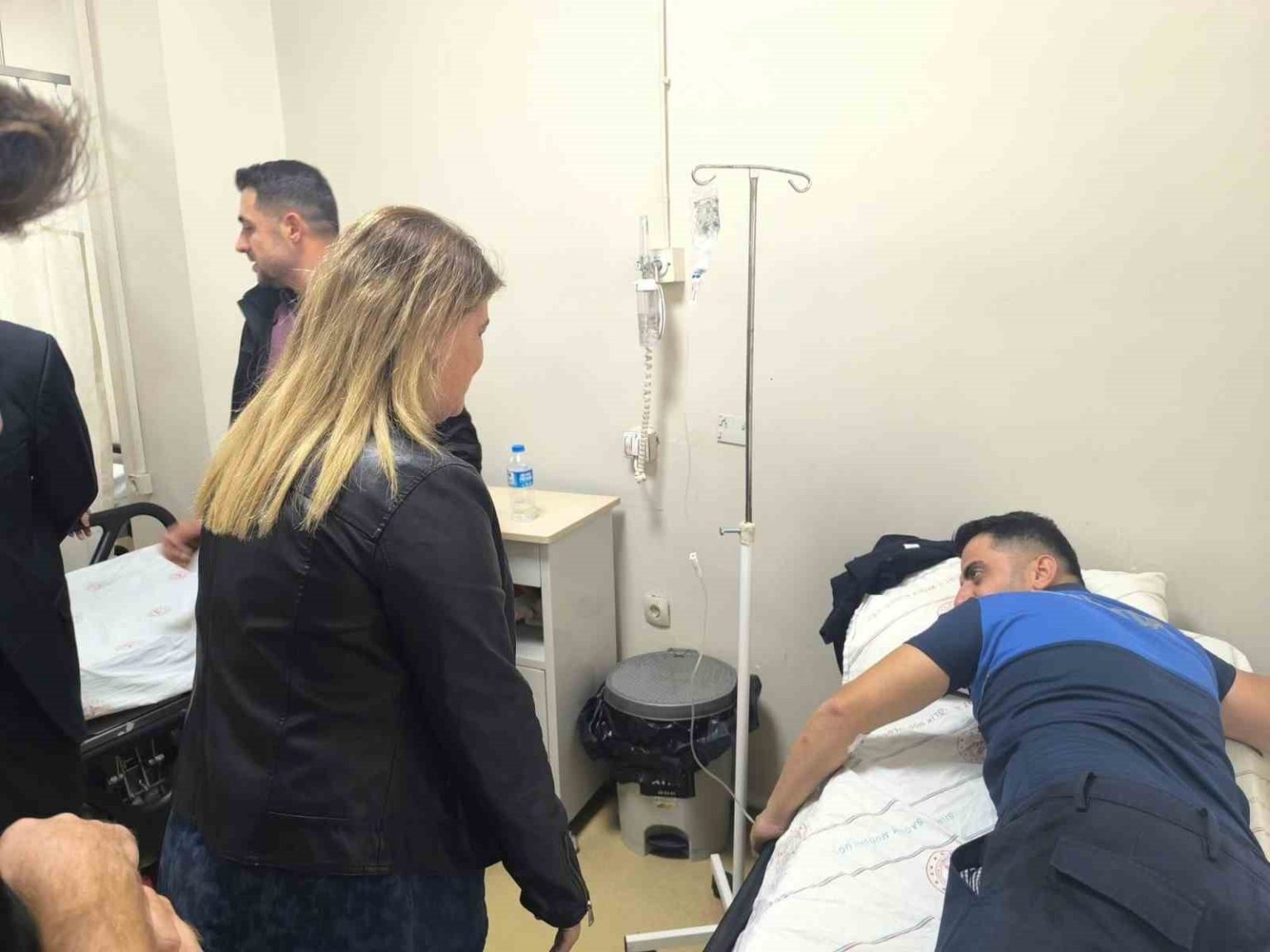 siirtte-zabita-memuru-bicaklandi