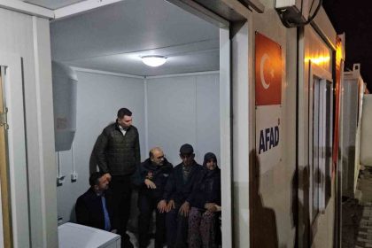 sindirgida-depremin-yaralari-sariliyor