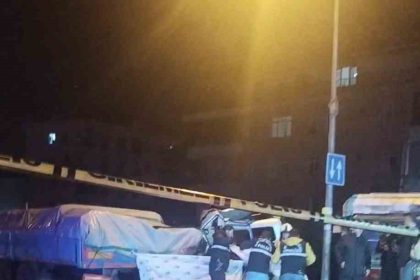 sultanbeylide-polisin-dur-ihtarina-uymayan-arac-tira-arkadan-carpti-1-olu