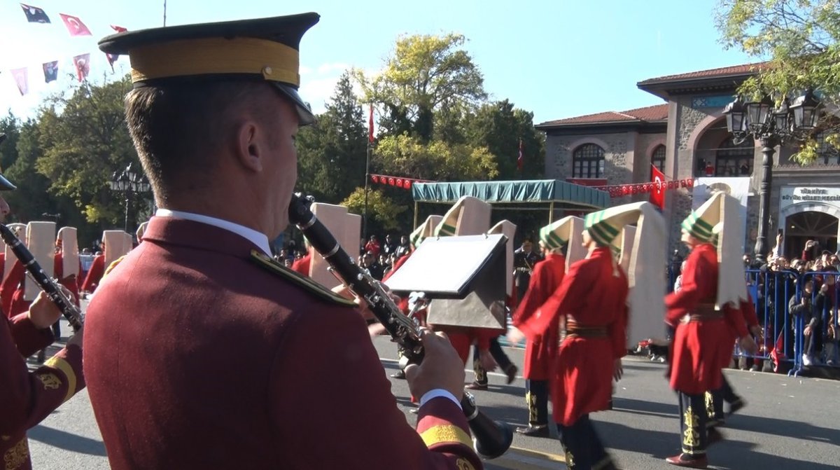 tbmmden-birinci-meclise-kortej-yuruyusu