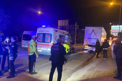 tira-carpan-motosikletli-gencin-olume-gitme-ani-kamerada