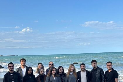 universite-ogrencilerinden-cevre-temizligi-etkinligi