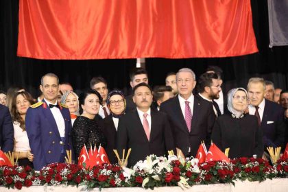 vali-cicek-turk-milletinin-celik-iradesi-her-zaman-dimdik-ayaktadir