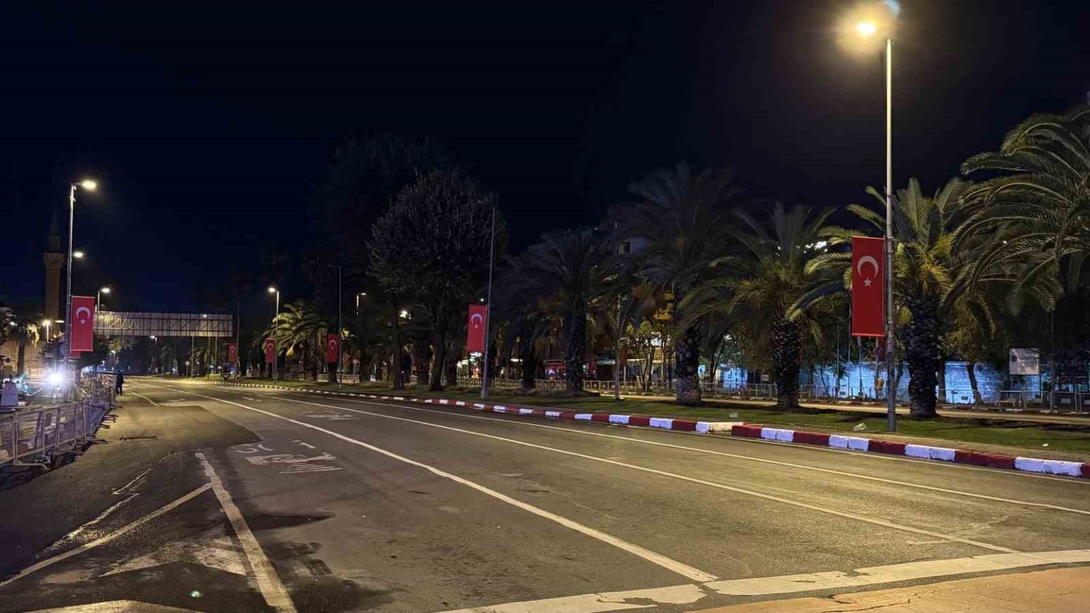 vatan-caddesi-cumhuriyet-bayrami-kutlamalari-oncesi-trafige-kapatildi