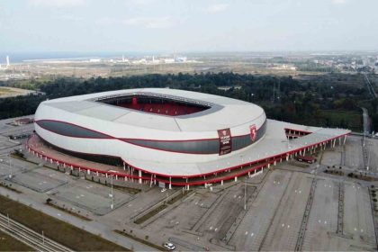 19-mayis-stadyumunun-bakim-onarim-calismalarinda-yariya-gelindi