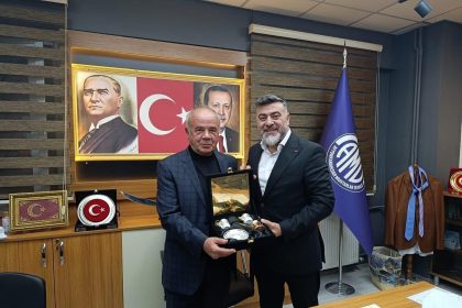 40-yillik-muhtara-vefa-plaketi