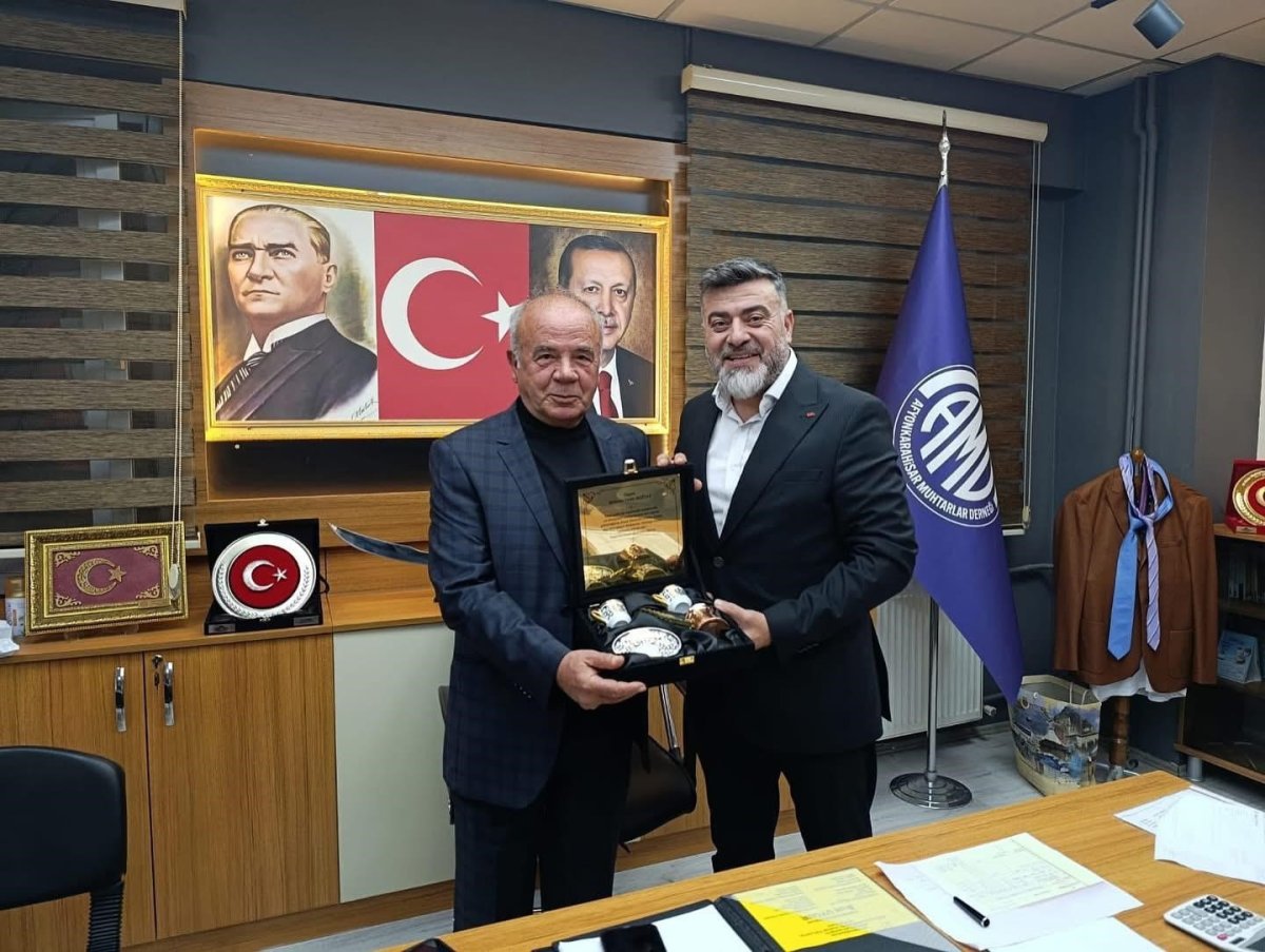 40-yillik-muhtara-vefa-plaketi